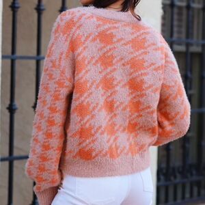 Chloe & Cyrus Mikey Basic Plush Crew Tan/Orange L Stitch‎ Fix Nwt